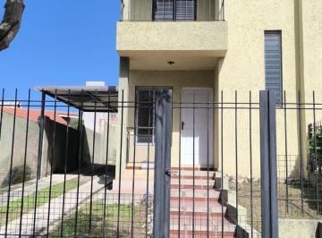 PH · 90m² · 3 Ambientes · 2 Cocheras · PH en Venta con Patio y Balcón – Excelente Ubicación en Carlos Paz