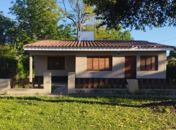 Casa · 162m² · 4 Ambientes · 3 Cocheras · Casa Parque Siquiman, 3 Dorm. Pileta. Sobre Ruta 38