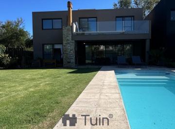 Casa · 400m² · 8 Ambientes · 4 Cocheras · Casa en Santina Norte