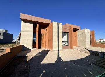 Casa · 100m² · 4 Ambientes · 1 Cochera · Duplex 2 Dorm Pampas de Manantiales Caldera Planta Baja