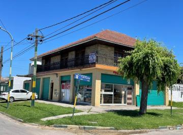 Casa · 378m² · 4 Ambientes · 2 Cocheras · Casa 4 Amb + 4 Locales - en Block - Termas Huinco