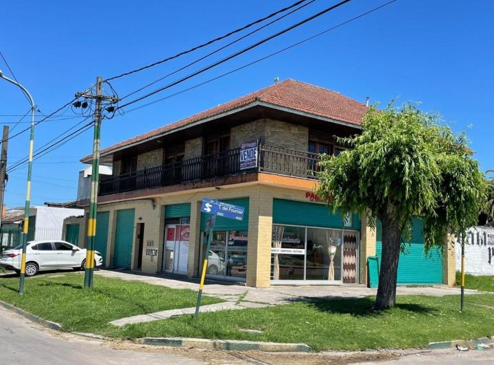 Casa · 378m² · 4 Ambientes · 2 Cocheras