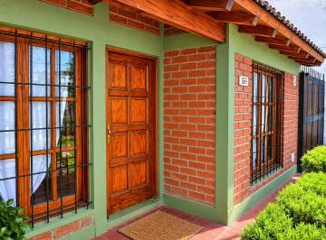 Casa · 200m² · 5 Ambientes · 1 Cochera · Casa en Venta en Godoy Cruz