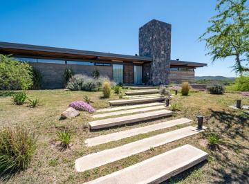 Casa · 433m² · 6 Ambientes · 2 Cocheras · Casa de Categoría en Venta - Country Corral de Barranca