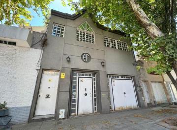 PH · 194m² · 7 Ambientes · PH Sin Expensas con Entrada Independiente, Espacio Para Garage y Gran Potencial de Transformación