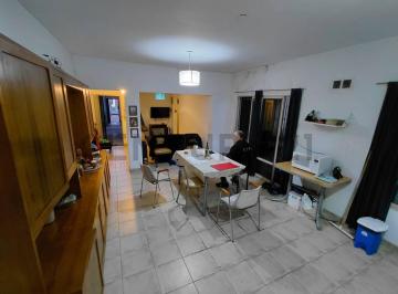 Casa · 266m² · 9 Ambientes · Lote de 3 PH. Para Inversión. Banfield Centro.