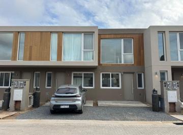 Departamento · 3 Ambientes · 1 Cochera · Alquiler - Townhouse en Aldeana Pilar