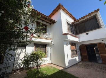 Casa · 248m² · 4 Ambientes · 2 Cocheras · Casa en Venta Mendoza