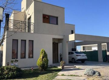 Casa · 200m² · 6 Ambientes · 2 Cocheras · Venta Casa Luján de Cuyo Bº Estancia Bulnes