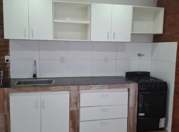 Casa · 100m² · 4 Ambientes · 1 Cochera · Casa de 3 Dorm. Sin Deposito en Garantia en Lomas de Alberdi: Patio, Parrillero y Cochera
