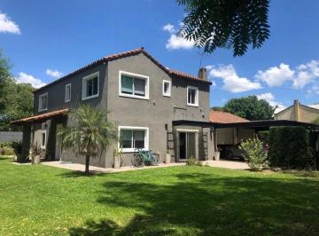 Casa · 260m² · 5 Ambientes · 2 Cocheras · Venta Casa 5 Ambientes con Pileta, Bella Vista