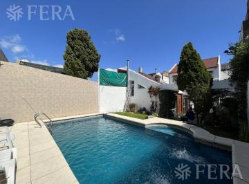 Casa · 211m² · 5 Ambientes · 1 Cochera · Venta Casa 5 Ambientes con Piscina en Sarandí