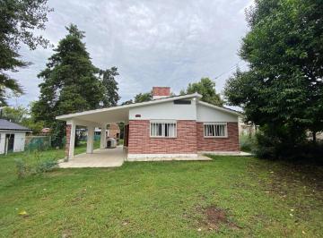 Casa · 77m² · 4 Ambientes · 1 Cochera · Casa de 2 Dorm. Sobre Ruta 28 en Villa Santa Cruz del Lago