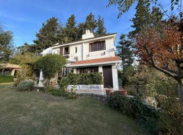 Casa · 240m² · 7 Ambientes · 2 Cocheras · Casa en Costa Azul