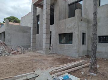 Casa · 340m² · 6 Ambientes · 2 Cocheras · Casa en Venta - 5 Dorm. 4 Baños - Cochera - 815 m² - Pinamar