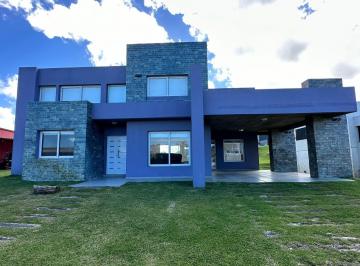 Casa · 220m² · 5 Ambientes · Casa en Venta - 4 Dorm. 4 Baños - Pinamar