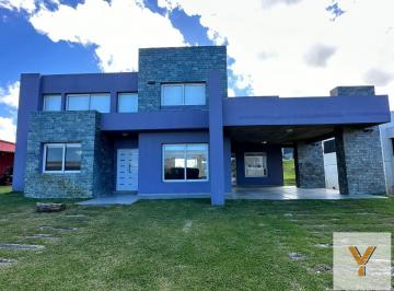 Casa · 220m² · 5 Ambientes · Casa en Venta - 4 Dorm. 4 Baños - Pinamar