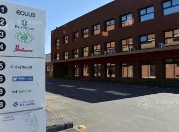 Bodega-Galpón · 576m² · 3 Cocheras · Alquiler de Nave Industrial en El Parque Industiral Darwin