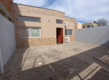 Casa · 108m² · 4 Ambientes · Casa - Villa Parque Sicardi
