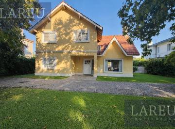 Casa · 160m² · 5 Ambientes · Casa en Alquiler Anual en El Barrio Las Araucarias, Pilar