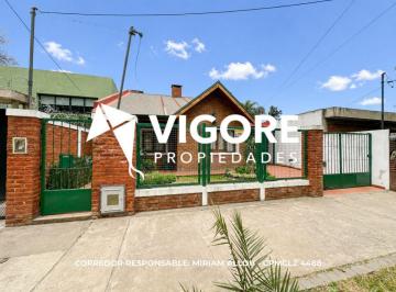 Casa de 5 ambientes, Esteban Echeverría · Casa 5 Ambientes 163 m² en Venta con Cochera en Monte Grande
