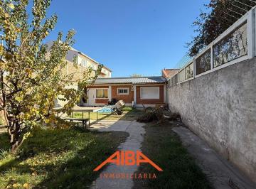 Casa · 129m² · 3 Dormitorios · 1 Cochera · Casa de 2 Domitorios en Lejos de Buenos Aires - Neuquén