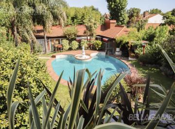 Casa · 504m² · 8 Ambientes · 4 Cocheras · Casa Venta Florida 8 Ambientes Jardin Piscina