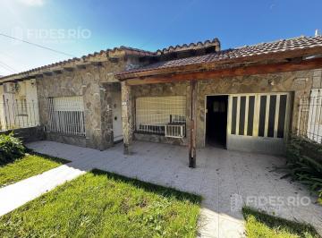 Casa · 120m² · 5 Ambientes · 1 Cochera · Alquiler Casa en San Lorenzo