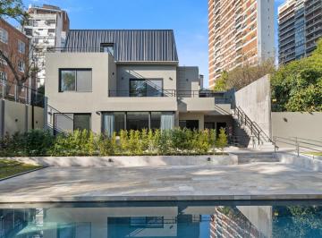 Casa · 293m² · 5 Ambientes · 2 Cocheras · Casa en Complejo en Belgrano R - 2 Cocheras - Amenities