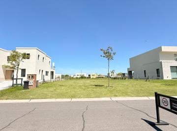 Terreno · 610m² · Lote en Venta, Terreno, Barrio Riberas, Puertos del Lago, Cuotas, Financiar, Permuta