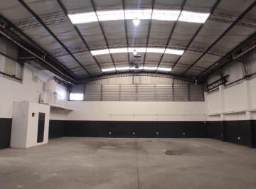 Bodega-Galpón · 800m² · Galpón en Alquiler en Solano