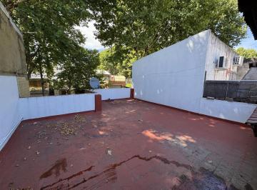 Casa · 65m² · 3 Ambientes · Casa a Refaccionar con Patio y Terraza. Lote Propio