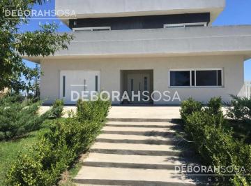Casa · 400m² · 5 Ambientes · 2 Cocheras · Exclusiva Casa en Venta 6 Ambientes - Acepta Propiedad en Caba - El Cantón Escobar Buenos Aires