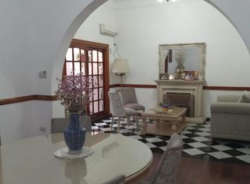 LIVING CON CHIMENEA · Casa en Venta, Boedo 5 Dorm.