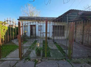 Casa · 80m² · 3 Ambientes · Casa a Restaurar Sobre Lote de 375 m² en Glew | Amplio Fondo y Gran Potencial de Desarrollo