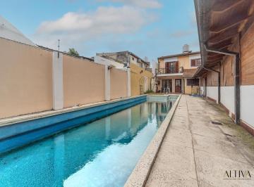 Casa · 160m² · 5 Ambientes · 1 Cochera · Casa de 5 Ambientes en Venta en Saenz Peña. Apto Credito!