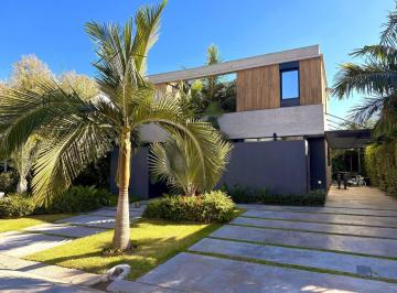 Casa · 170m² · 4 Ambientes · 5 Cocheras · Casa en Barrio Privado Brisas de Adrogué