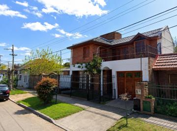 Casa de 4 ambientes, Quilmes · Chalet de Categoría 4 Ambientes en Excelente Ubicación
