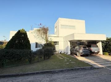 Casa · 221m² · 6 Ambientes · 2 Cocheras · Importante Casa de 4 Dorm. en Country del Pilar, Yerba Buena, Apta Crédito!