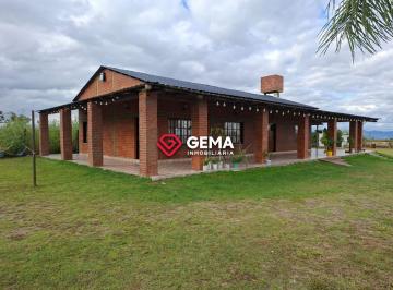 Casa · 120m² · 2 Ambientes · Salon Para Eventos