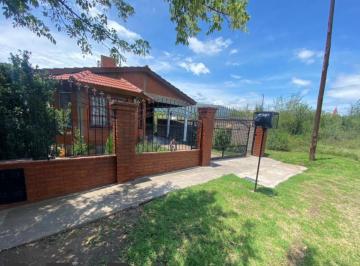 Casa · 98m² · 4 Ambientes · 1 Cochera · Casa en Venta en Santa Maria con Pileta Apto Credito Impecable a 200 m de Ruta 38