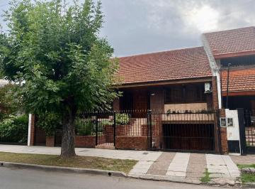 Casa · 297m² · 4 Ambientes · 3 Cocheras · Casa en Venta