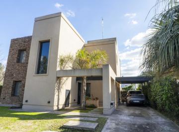 Casa · 140m² · 5 Ambientes · 1 Cochera · Venta de Casa en Barrio Los Robles, Pilar