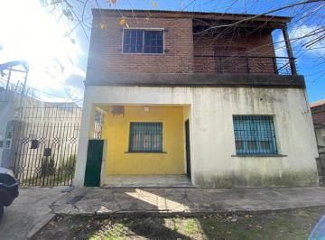 Casa · 160m² · 6 Ambientes · Vivienda Multifamiliar en Venta, Pirán Al 700 Ituzaingó
