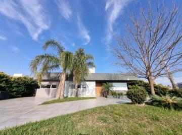 Casa de 6 ambientes, Esteban Echeverría · Santa Juana de Canning! 4 Dorm. y Piscina! Quincho Cerrado! Lote Interno con Fondo Libre