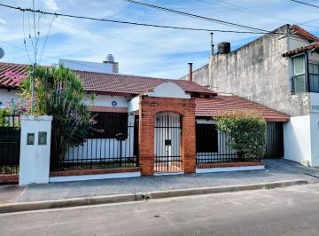 Casa de 8 ambientes, Corrientes · Casa Estilo Country. Identidad y Estilo.