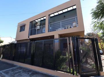 Casa · 220m² · 5 Ambientes · 1 Cochera · Venta Casa 5 Amb Cochera Quincho Castelar Norte