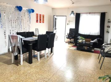 Casa · 170m² · 6 Ambientes · Lote 8x35 Apto Credito PH Al Frente y Otro PH Atras