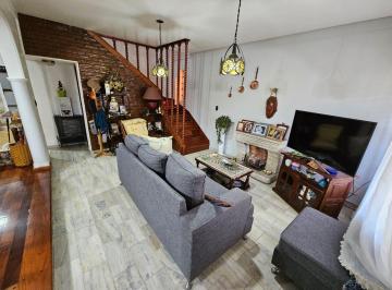 Casa · 158m² · 4 Ambientes · Casa 4 Amb. Amplios en 2 Plantas en Esquina, con Garage y Patio