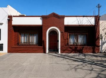 Casa · 105m² · 3 Ambientes · Casa en Venta - 2 Dorm. 2 Baños - 200 m - Avellaneda